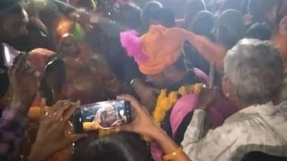 വിവാഹദിവസം ഓടിപ്പോയ വധുവിന് വേണ്ടി വിവാഹവേദിയിൽ വിവാഹവസ്ത്രവും ധരിച്ച് വരൻ കാത്തിരുന്നത് 13 ദിവസം