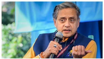 'ഡാർക്ക് പാറ്റേൺസ് ഉപയോഗിച്ച് തെറ്റിദ്ധരിപ്പിക്കുന്നു'; സുപ്രധാന വിഷയങ്ങൾ ഉന്നയിച്ച് തരൂർ, മന്ത്രിയുമായി ചർച്ച