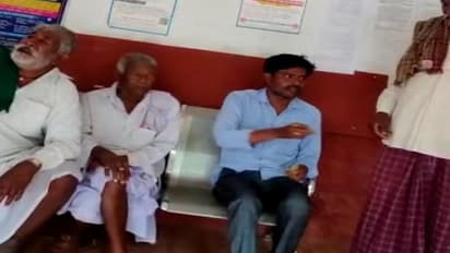 ಧಾರವಾಡ ತಹಶೀಲ್ದಾರ್ ಕಚೇರಿಯಲ್ಲಿ ಅಧಿಕಾರಿಗಳು ಮಾಡಿದ್ದೇ ಆಟ: ಛೀಮಾರಿ ಹಾಕಿದ ರೈತರು..!