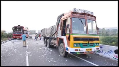 ನಿಶ್ಚಿತಾರ್ಥಕ್ಕೆ ತೆರಳುತ್ತಿದ್ದ ಕುಟುಂಬ ಕಾರಿಗೆ ಟ್ರಕ್ ಡಿಕ್ಕಿ; ಯುವತಿ ಸಾವು, 9 ಮಂದಿ ಗಂಭೀರ!