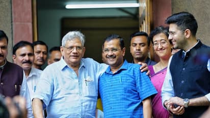 കെജ്രിവാൾ-യെച്ചൂരി കൂടിക്കാഴ്ച, കേന്ദ്രത്തിന്റെ വിവാദ ഓർഡിനൻസിനെതിരായ ബില്ലിന് സിപിഎം പിന്തുണ