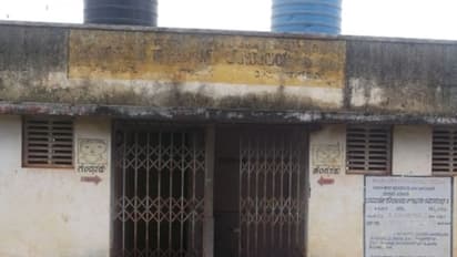 ಸೊರಬ: 16 ವರ್ಷಗಳಿಂದ ಪಾಳುಬಿದ್ದಿರೋ ಶೌಚಾಲಯ ಅಕ್ರಮ ಚಟುವಟಿಕೆಗಳ ತಾಣ!