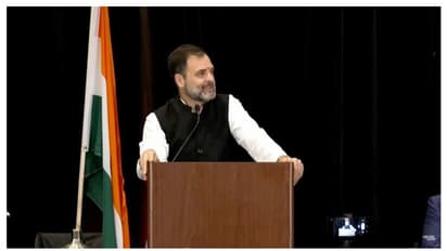 ചിലർ അറിവുള്ളവരായി നടിക്കും, മോദി അതിലൊരാൾ, എല്ലാം അറിയാമെന്നാണ് ഭാവം, ദൈവത്തെ വരെ പഠിപ്പിക്കും; രാഹുൽ​ഗാന്ധി