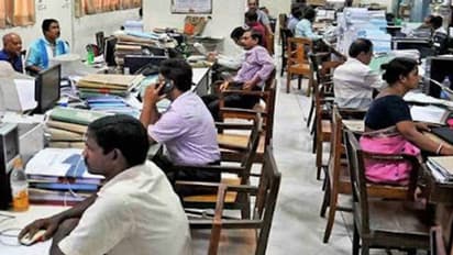 Kerala : கேரளாவில் இன்று ஒரே நாளில் பணி ஓய்வு பெறும் 11,800 அரசு ஊழியர்கள்!