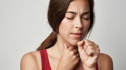 ചുമയ്ക്കുമ്പോള്‍ രക്തം വരിക, ഭക്ഷണം ഇറക്കാന്‍ പ്രയാസം; ഈ ലക്ഷണങ്ങൾ അറിയാതെ പോകരുത്... 