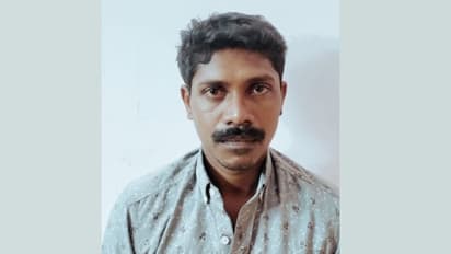 മാരകമായി പരിക്കേൽപ്പിച്ച് ഷെഡ്ഡിൽ തള്ളിയ 53-കാരൻ മരിച്ചു, മുങ്ങി നടന്ന മുരിക്കുംപാടം സ്വദേശി പിടിയിൽ