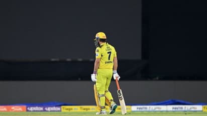 ധോണി ഉഗ്രന്‍ പോരാളി, ഐപിഎല്‍ കളിച്ചത് ഒരു കാലിലെ വേദന കടിച്ചമര്‍ത്തി; വാഴ്‌ത്തി മുന്‍ താരം