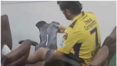 പിന്വാങ്ങാന് തയ്യാറല്ല! കാല്മുട്ടില് പരിക്കേറ്റിട്ടും ധോണിയുടെ അര്പ്പണബോധം; വൈറല് വീഡിയോ