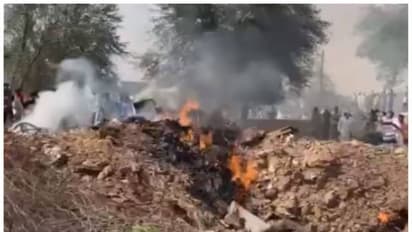 கர்நாடகாவில் இந்திய விமானப்படை விமானம் கீழே விழுந்து நொறுங்கி விபத்து.. விமானிகளின் நிலை என்ன?