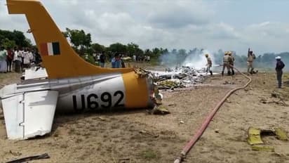 രണ്ട് പൈലറ്റുമാരുമായി പറന്നുയർന്ന വ്യോമസേനയുടെ ജെറ്റ് വിമാനം കർണാടകത്തിൽ തകർന്നു വീണു, കത്തിയമർന്നു