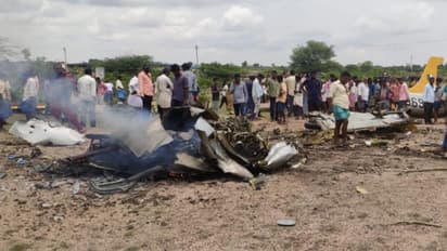 തകര്ന്ന് വീണ കിരണ് ജെറ്റ് വിമാനം പൂര്ണമായി കത്തിക്കരിഞ്ഞു, പാരച്യൂട്ട് ഉപയോഗിച്ച് പൈലറ്റുമാർ