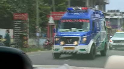 మిర్చిబజ్జి కోసం అంబులెన్స్లో వెళ్లి .. తెలంగాణ డీజీపీ ఆగ్రహం, పేషెంట్ లేకుండా సైరన్ మోగితే