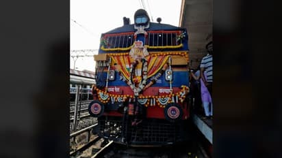 Maharashtra: Deccan Queen train completes 93 years of service, rail enthusiasts celebrate by cutting cakes