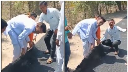 പ്രധാനമന്ത്രി ഗ്രാമീണ റോഡ് പദ്ധതിയിൽ റോഡ് നിർമിച്ചു, പിന്നാലെ കൈകൊണ്ട് ഉയർത്തിയെടുത്ത് നാട്ടുകാർ -വീഡിയോ