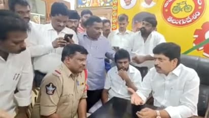 టీడీపీ నేత కొల్లు రవీంద్ర హౌస్ అరెస్ట్.. తీవ్ర ఉద్రిక్తత..