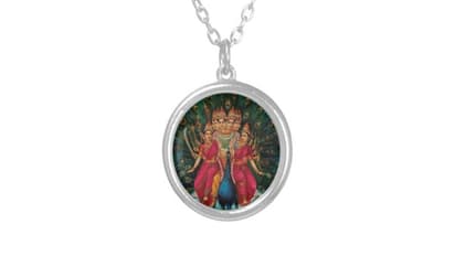 கடவுள் டாலரை ஏன் கழுத்தில் அணியக்கூடாது? அதை அணிந்து கொள்வதால் கெட்ட பலன்கள் கிடைக்கும் என்பது உண்மையா?