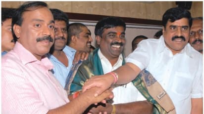 ನಮ್ಮನ್ನ ಬಳಸ್ಕೊಂಡು ಅಕ್ರಮವಾಗಿ ಹಣ ಗಳಿಸಿರೋ ಜನಾರ್ಧರೆಡ್ಡಿ, ನಮಗೇ ರಣಹೇಡಿಗಳು ಅಂತಾನೆ!