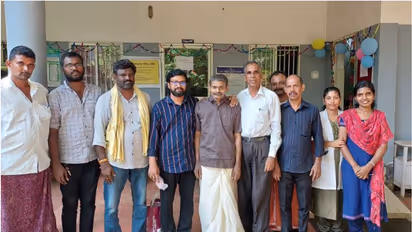 ഒറ്റയ്ക്കല്ല, ഇനി കുടുംബത്തിനൊപ്പം: വർഷങ്ങളുടെ ദുരിതം, ഒടുവിൽ ഉറ്റവർക്കൊപ്പം നാട്ടിലേക്ക് മടങ്ങി രാമകൃഷ്ണ