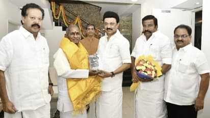 இளையராஜாவுக்கு பொன்னாடை போர்த்தி... பரிசு கொடுத்து... பிறந்தநாள் வாழ்த்து தெரிவித்த முதல்வர் ஸ்டாலின்!