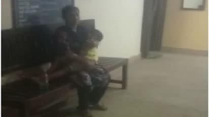 ಚಿಕ್ಕಮಗಳೂರು: ಪ್ರಕರಣ ದಾಖಲಿಸಲು ಪೊಲೀಸರ ಹಿಂದೇಟು, ಮಧ್ಯರಾತ್ರಿವರೆಗೂ ಮಹಿಳೆ ಪ್ರತಿಭಟನೆ