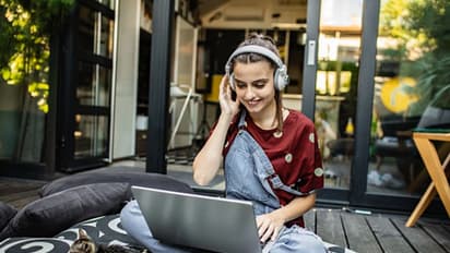 അലസയായിരുന്ന് കനത്ത ശമ്പളം വാങ്ങുന്നുവെന്ന് യുവതിയുടെ വെളിപ്പെടുത്തല്‍; ജോലി സാധ്യത തേടി നെറ്റിസണ്‍സ് 