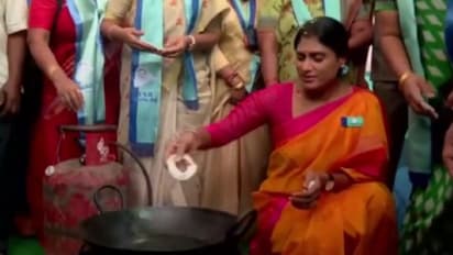 వైటిపి ఆఫీస్ లో తెలంగాణ పిండివంటల ఘుమఘుమలు... స్వయంగా సకినాలు వండిన షర్మిల (వీడియో)