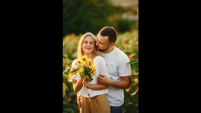 திருமணமான தம்பதிகள் முத்தமிடுவதை நிறுத்தினால், இந்த விஷயங்கள் நடக்குமாம்.. 