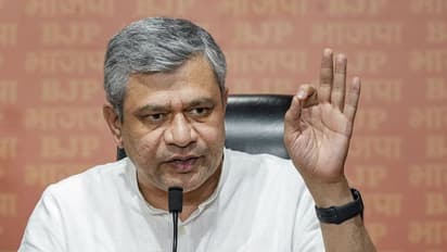 ஒடிசா ரயில் விபத்து: ரயில்வே அமைச்சர் அஸ்வினி வைஷ்ணவ் ராஜினாமா செய்ய வலியுறுத்தல்!