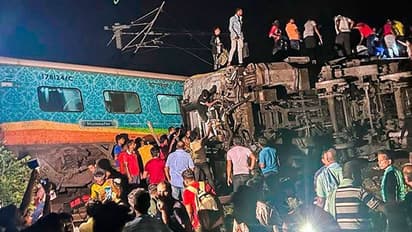 நாட்டையை உலுக்கிய விபத்து.. ஒரே நேரத்தில் அடுத்தடுத்து 3 ரயில்கள் மோதல்.. பலி எண்ணிக்கை 261 ஆக உயர்வு..!