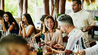 ഭക്ഷണം കഴിക്കവേ റസ്റ്റോറന്റിലെ വൈഫൈ ഉപയോഗിച്ചു; ബില്ല് ഒരു ലക്ഷം, പരാതി നല്കിയപ്പോള് നഷ്ടപരിഹാരം 12 ലക്ഷം !