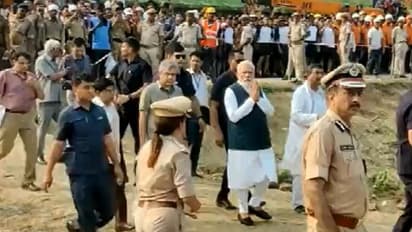 ఒడిషా రైలు ప్రమాదం : బాలాసోర్ ఆసుపత్రిలో బాధితులను పరామర్శించిన మోడీ