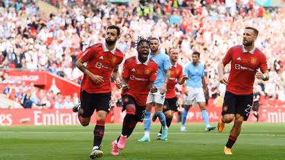 Manchester United clinches 2-0 friendly win against Arsenal led by Fernandes and Sancho
