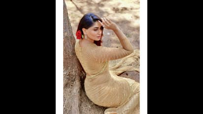 தங்க நிற சேலையில்... தலையில் ஒத்த ரோசாவோடு பின்னழகை வர்ணிக்க வைத்த ஷிவானி நாராயணன்! தாறு மாறு போட்டோஸ்!