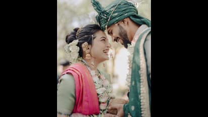 ஆடுகளத்திலிருந்து பலிபீடம் வரையில் பயணம் தொடங்குகிறது – ருதுராஜ் கெய்க்வாட் உட்கர்ஷா பவார் திருமணம்!