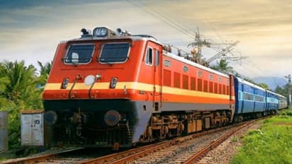 സ്റ്റേഷനിൽ നേരത്തെ എത്തി, ട്രെയിനും വന്നു, പക്ഷെ യാത്രക്കാർക്ക് ട്രെയിൻ മിസായി; പണിയായത് റെയിൽവേയുടെ മറവി!