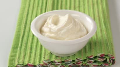 മുഖത്തെ കരുവാളിപ്പും തലമുടി കൊഴിച്ചിലും; തൈര് ഇങ്ങനെ ഉപയോഗിക്കാം... 