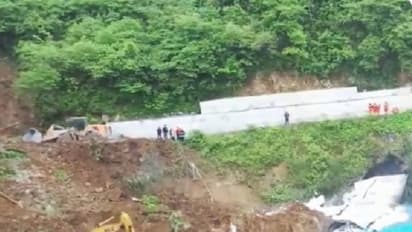 చైనాలో విషాదం.. పర్వతం కూలి 14 మంది మృతి.. ఐదుగురు గల్లంతు