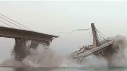 గంగానదిపై మళ్లీ కూలిన నిర్మాణంలోని వంతెన.. విచారణకు ఆదేశాలు