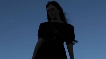 ഒരാളെ കൊന്നാലെങ്ങനെയിരിക്കും, ഇതറിയാനായി മാത്രം അധ്യാപികയെ കൊലപ്പെടുത്തി യുവതി