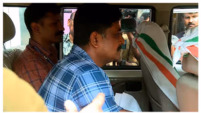 കോർപ്പറേഷൻ ഉദ്യോഗസ്ഥൻ കൈക്കൂലി വാങ്ങുന്നതിനിടെ പിടിയിൽ