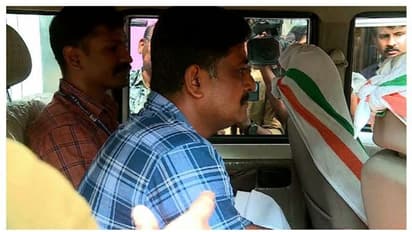 Kerala revenue inspector caught red-handed while taking bribe; Here's how