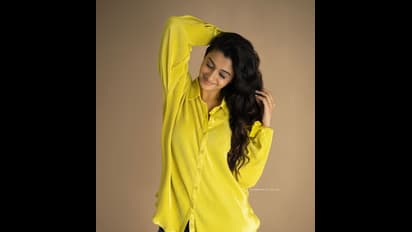 மஞ்சள் நிற வெல்வட் ஷர்ட்டில்... சும்மா டால் அடிக்கும் அழகில் பிரியா பவானி ஷங்கர்! லேட்டஸ்ட் போட்டோஸ்!