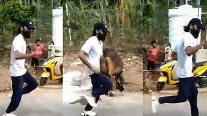 ரசிகர்களுக்கு ஹாய் சொல்லிக்கொண்டே... ஜாலியாக ஜாக்கிங் போகும் தனுஷ்! வைரலாகும் வீடியோ!