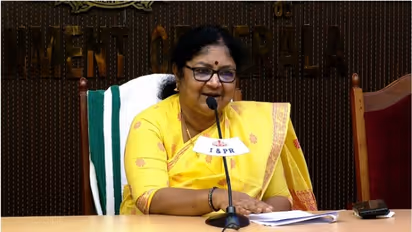 അടുത്ത കൊല്ലം മുതൽ സംസ്ഥാനത്ത് നാല് വർഷ ബിരുദ കോഴ്‌സുകൾ, മൂന്ന് വർഷ ബിരുദ കോഴ്സുകൾ ഈ വര്‍ഷം കൂടി മാത്രം 