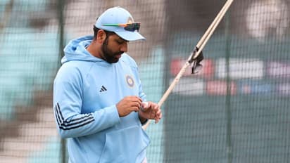 கண்டத்திலிருந்து தப்பித்து வரும் ரோகித் சர்மா: வைரலாகும் படிக்கட்டில் கால் தடுமாறி கீழே விழ தெரிந்த வீடியோ!