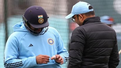 பயிற்சியின் போது ரோகித் சர்மா காயம்: கையில் பேண்டேஜ் போட்டுக் கொண்டு மீண்டும் பயிற்சி!