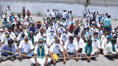 ಅನ್ನದಾತರ ಬೃಹತ್‌ ಪ್ರತಿಭಟನೆ: ಕರ್ನಾಟಕದ 70 ರೈತರು ಮಧ್ಯಪ್ರದೇಶದಲ್ಲಿ ವಶ