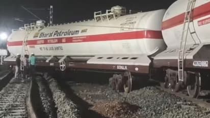 கேஸ் ஏற்றி சென்ற சரக்கு ரயில் தடம்புரண்டு விபத்து!