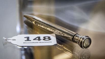 ஹிட்லருக்கு காதலி கொடுத்த பென்சில்! சொற்ப தொகைக்கு விலைபோனதால் ஏமாற்றம்!