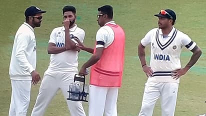 கூல்டிரிங்ஸ் கொண்டு வந்து கொடுத்து ரோகித் சர்மாவுக்கு டிப்ஸ் கொடுத்த ரவிச்சந்திரன் அஸ்வின்!